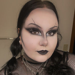 Meet your Posher, Ava